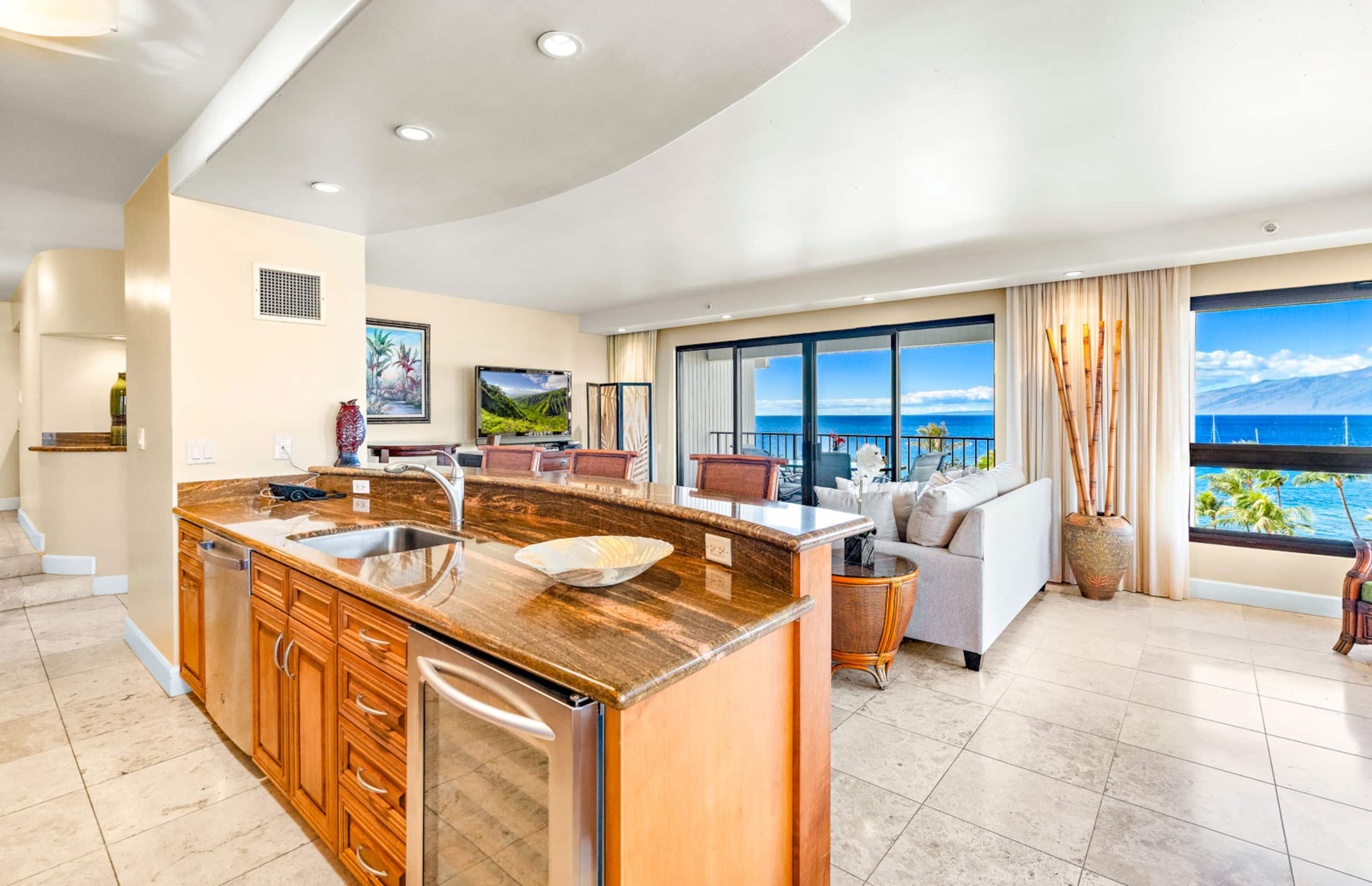 Condo in Lahaina · ★4.8 · 2 bedrooms · 4 beds · 2 baths - Image 1