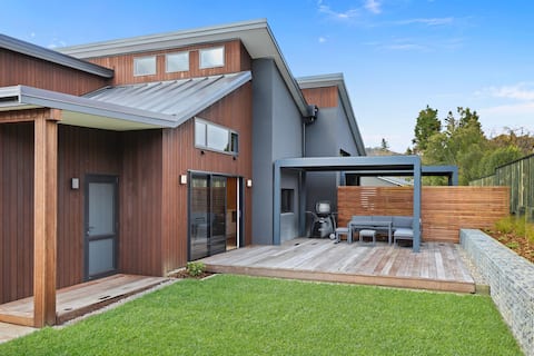 Inn Sophia | Two Luxurious Homes with Spa Pools