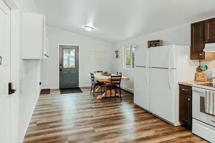 Washington Manor Room #3 - Affordable Room Stay - Stevens Point, WI