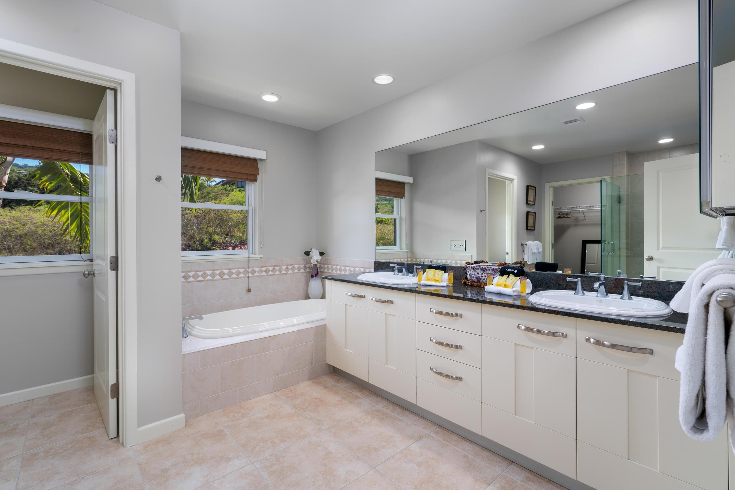 Townhouse in Kailua-Kona · ★4.77 · 3 bedrooms · 4 beds · 3 baths - Image 24