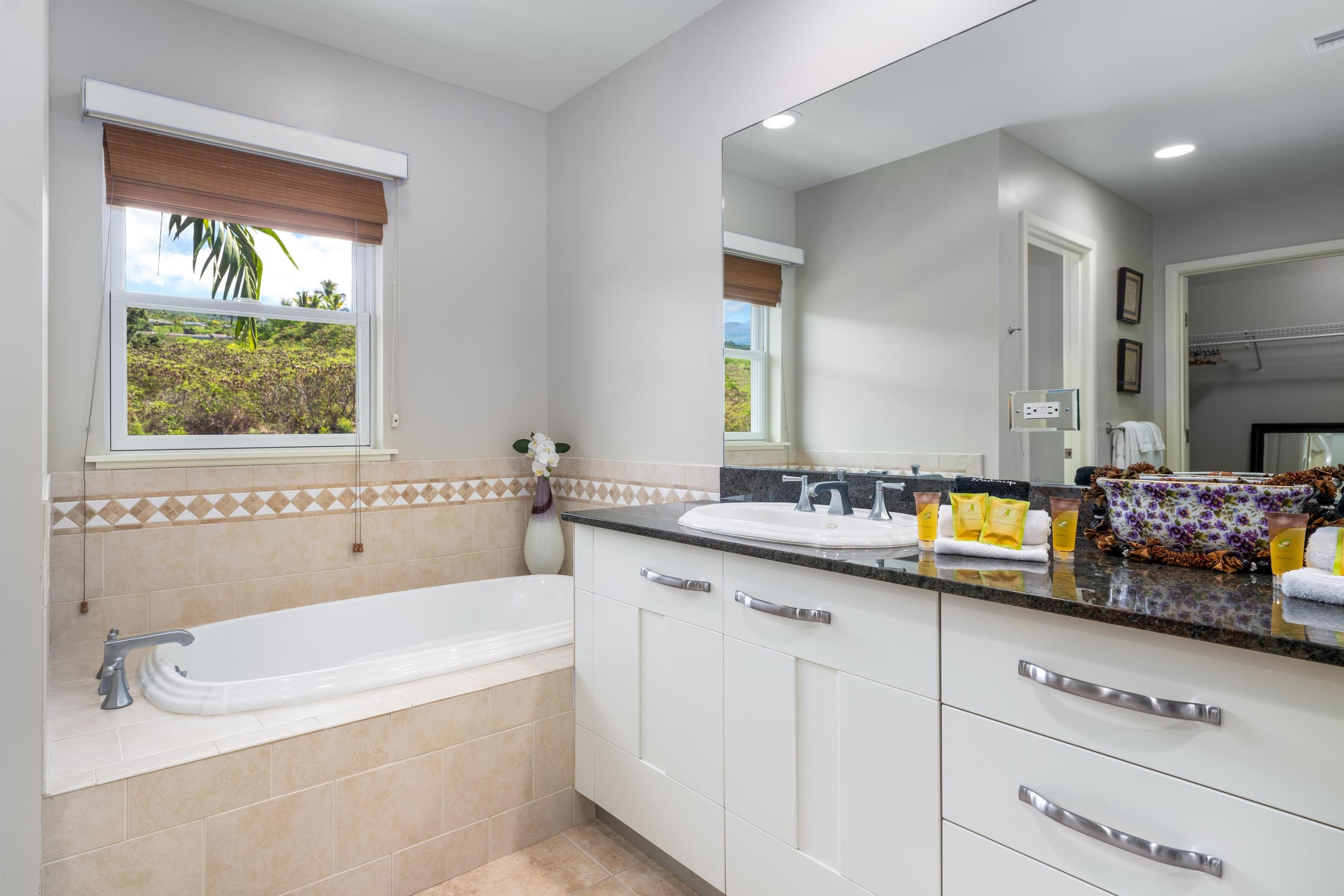Townhouse in Kailua-Kona · ★4.77 · 3 bedrooms · 4 beds · 3 baths - Image 26
