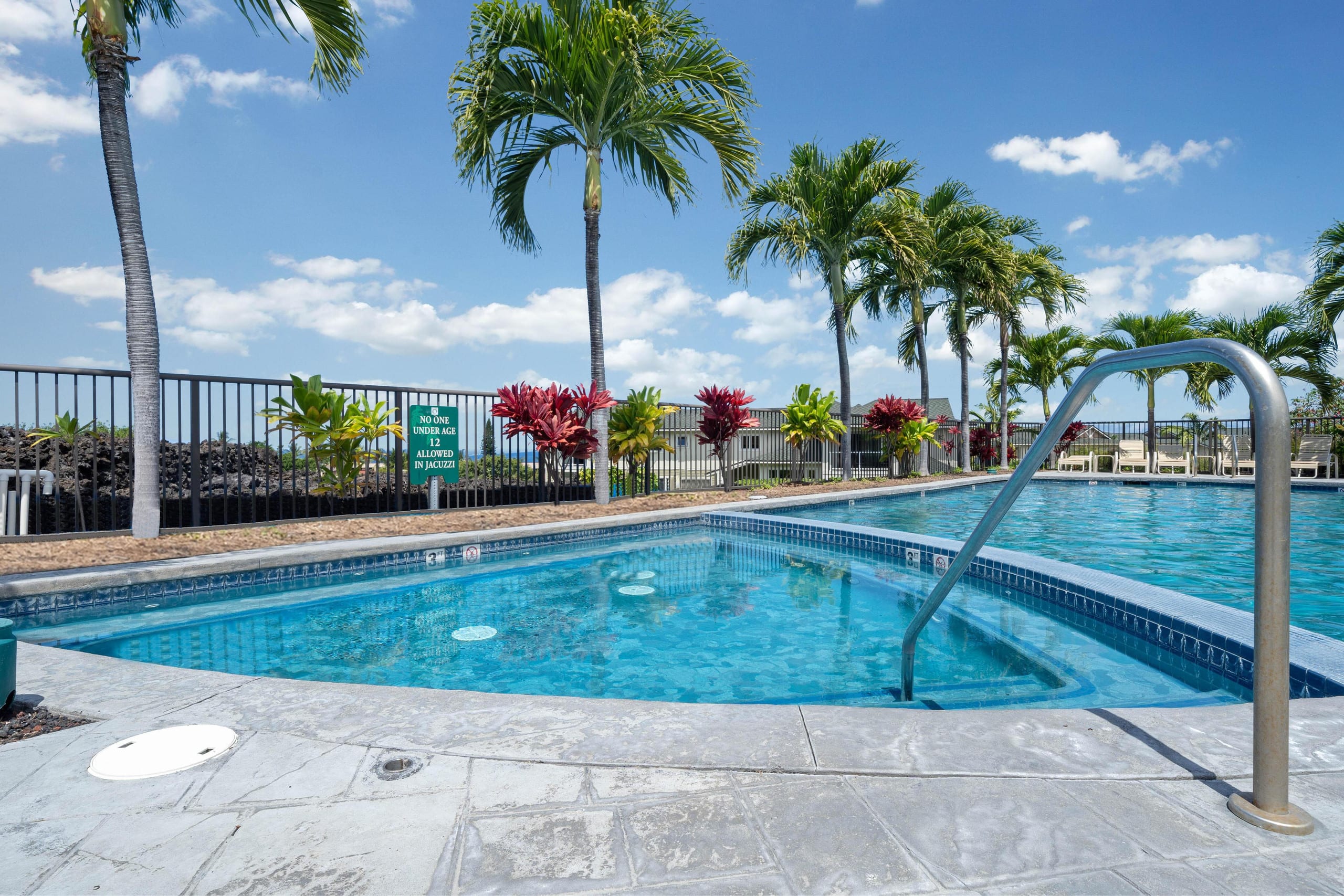 Townhouse in Kailua-Kona · ★4.77 · 3 bedrooms · 4 beds · 3 baths - Image 42