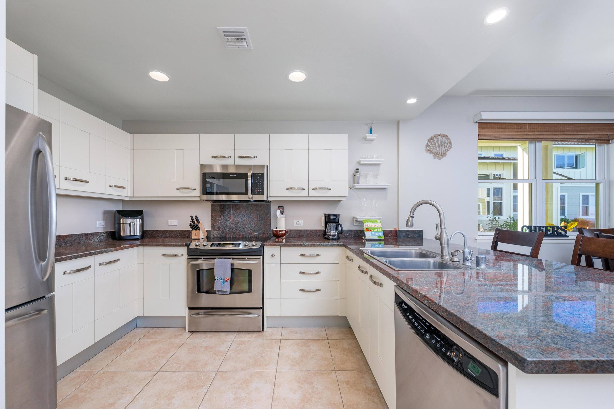 Townhouse in Kailua-Kona · ★4.77 · 3 bedrooms · 4 beds · 3 baths - Image 7