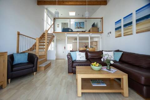 2 Bed Beach House in a fantastic sea front setting