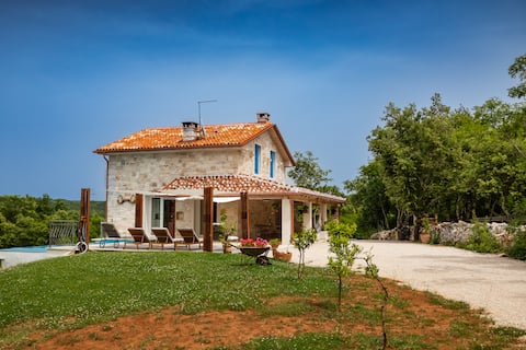 Rustic villa Krug with panorama view in Buje