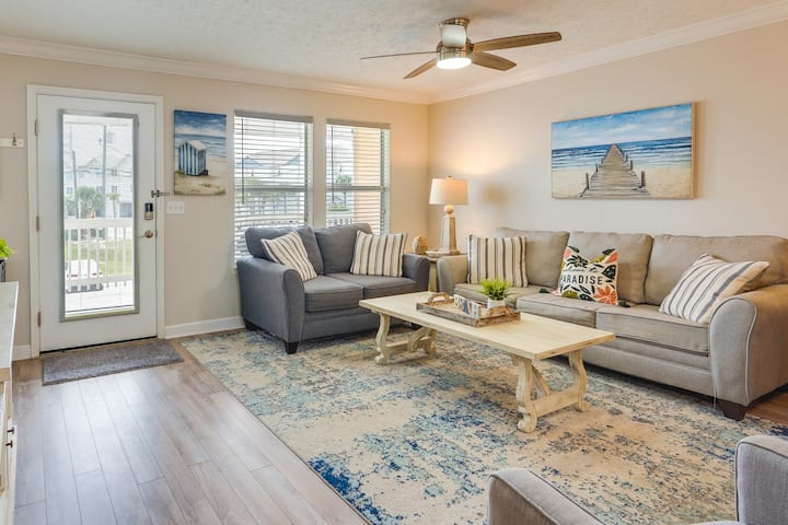 Charming Pcb Condo W/ Balcony: Walk To Beach! - Panama City Beach, FL