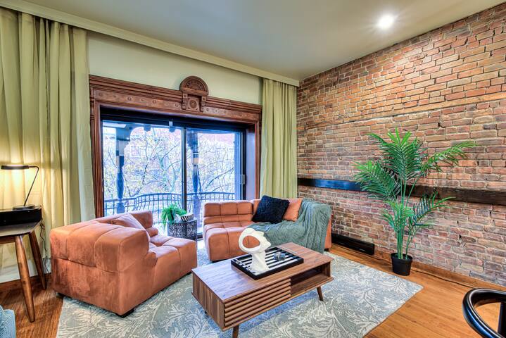 Downtown & Nightlife St Denis Steam Punk Big Group gallery image 2