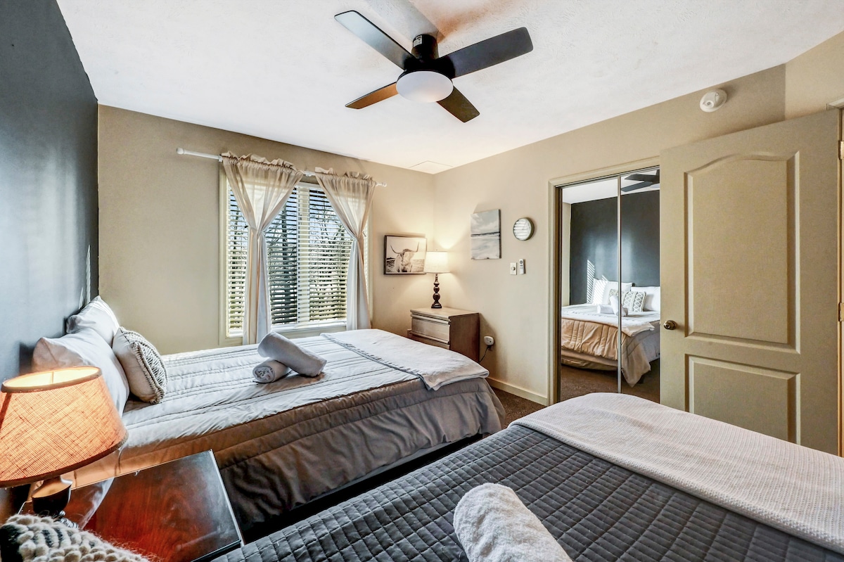 ห้องนอน 3 - เตียงควีนไซส์และเตียงคู่