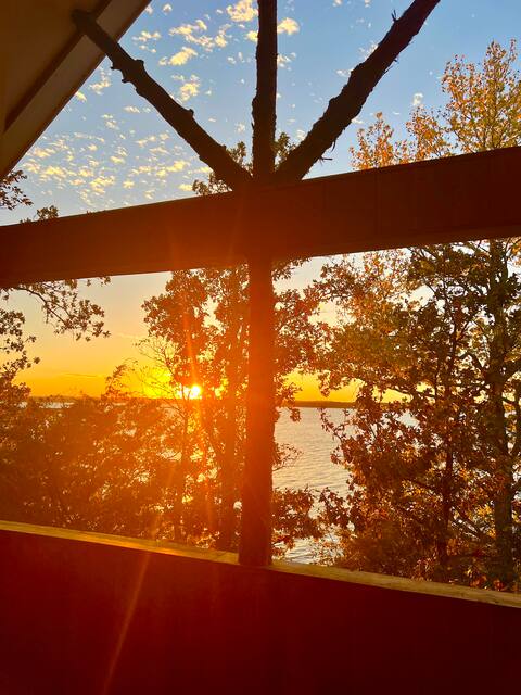 Romantic Lakefront Cabin  1BR  Pvt Hot Tub & Dock