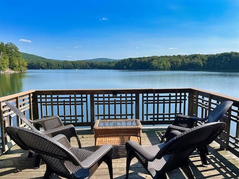 Friendship Lodge Total package lake house, tastefu