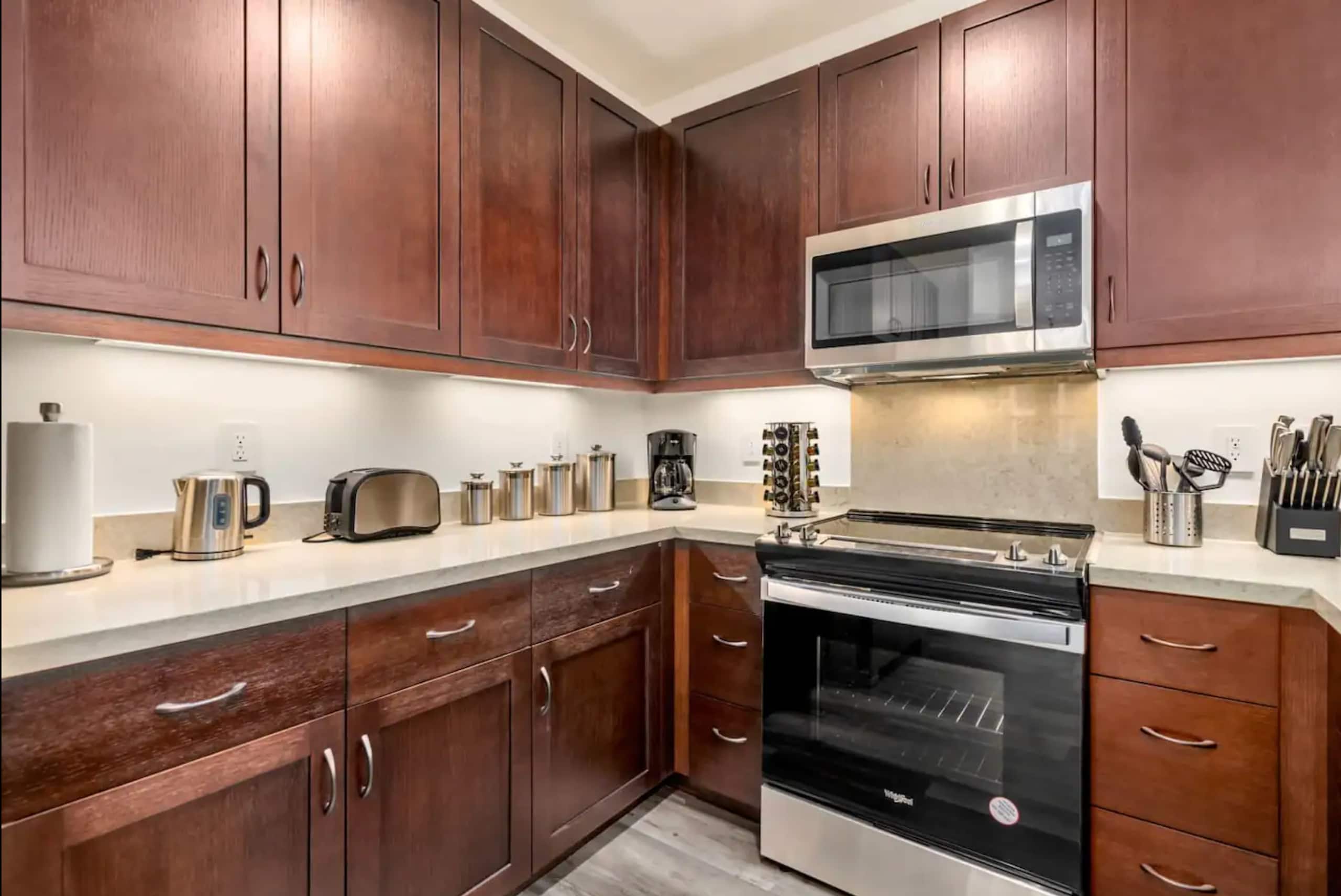 Home in Waianae · ★4.88 · 4 bedrooms · 8 beds · 2.5 private baths - Image 13