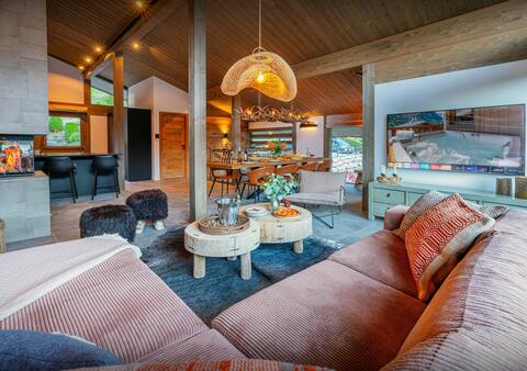 Mountain stay for 6 with hot tub