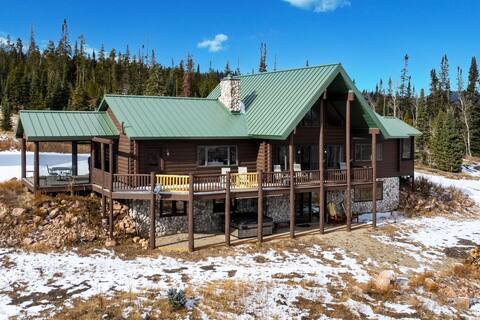 Gore Pass 4 bedroom Summer Fall Small Wedding Spot