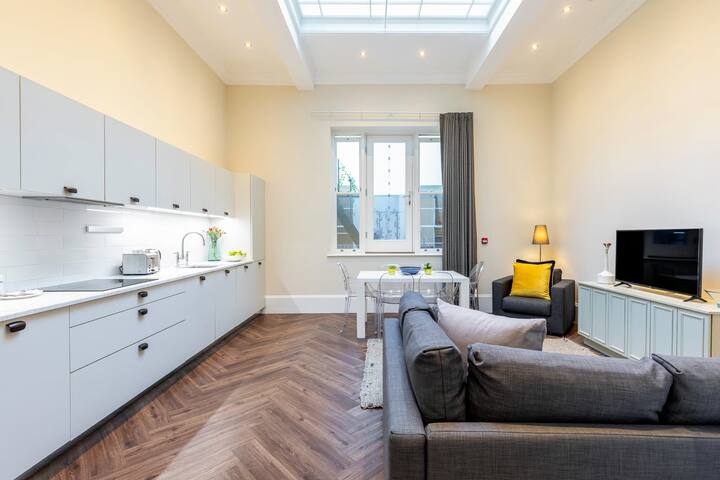 2-BR apartment for 6 in Covent Garden with a/c gallery image 3