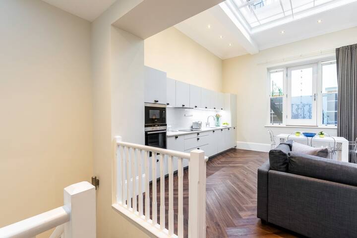 2-BR apartment for 6 in Covent Garden with a/c gallery image 2