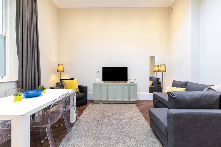 2-BR apartment for 6 in Covent Garden with a/c gallery image 4