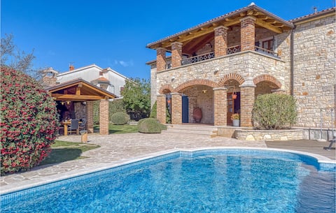 Top Airbnb: Villa Graziella in Baderna Mompaderno