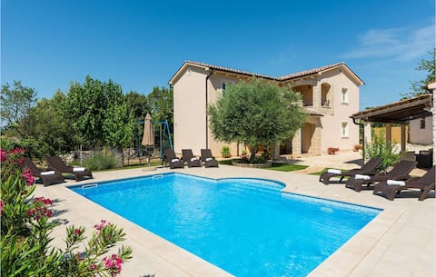 Successful Airbnb property: Villa Natura Mikulezi in Breg