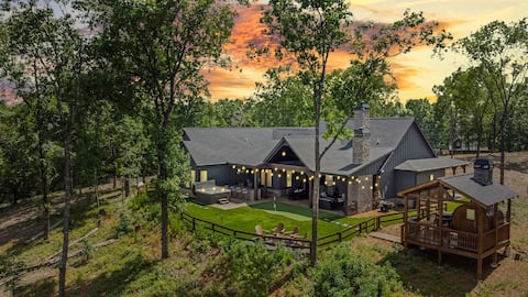 Pet Friendly/ Views/ Hot Tub / Game Room, Sauna