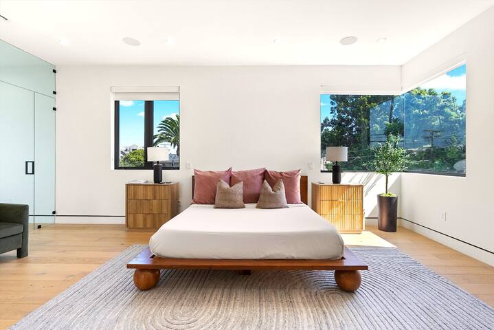 The Penmar Retreat – Luxurious resort-style oasis gallery image 5