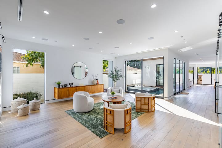 The Penmar Retreat – Luxurious resort-style oasis