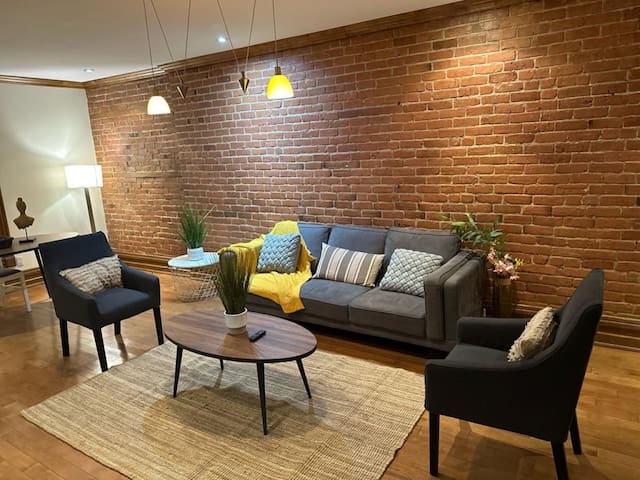 Big Groups – Saint Denis 2br w/ King-size bed