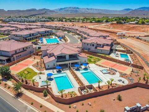 Arcadia 68/69 | Two Private Pools + Two Private