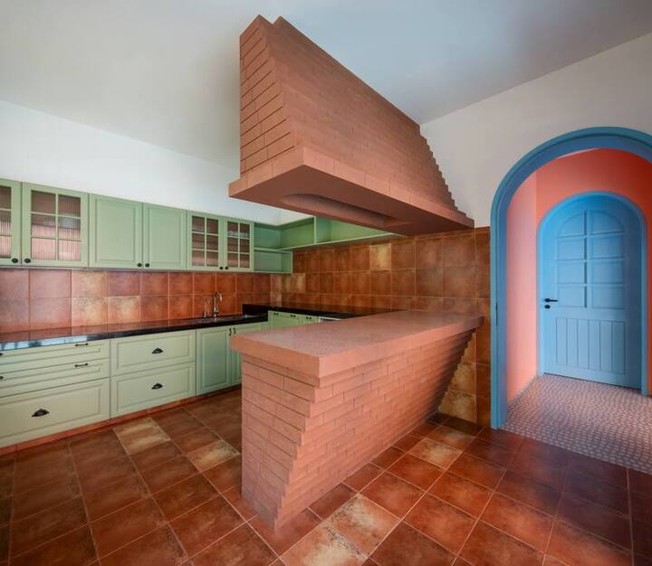 Full kitchen image 2