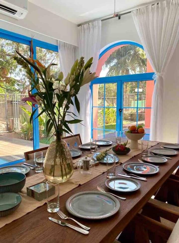 Dining area image 1