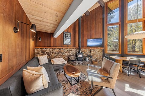 Birchwood Retreat - Hot Tub, Close to the Slopes!