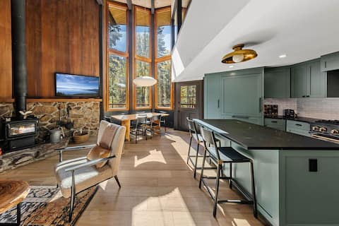 Birchwood Retreat - Hot Tub, Close to the Slopes!