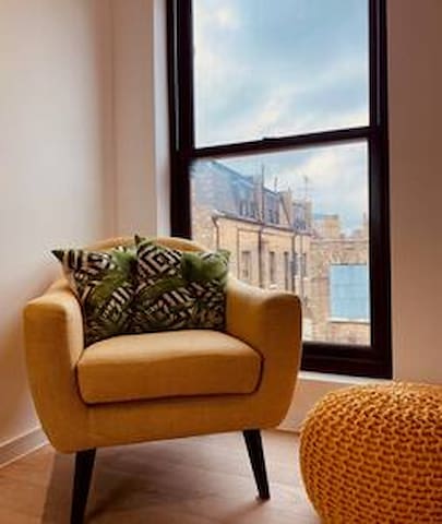 Spacious 3 Bed City Apartment with Terrace