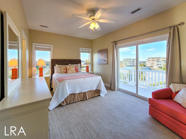 Queen Bedroom-05