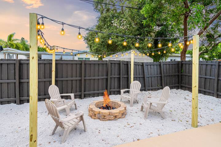 Stunning Heated Pool Home Retreat | Hollywood gallery image 4