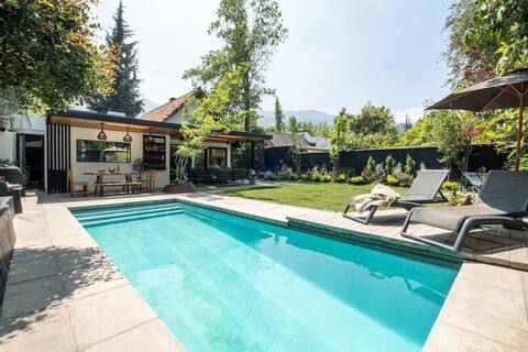 Spacious Vitacura House with Summer Pool