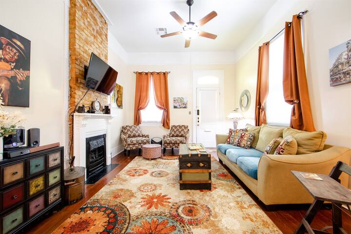 Location,LOCATION! 5 star reviews for 11 yrs close