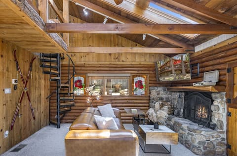 The Rose Cabin with a spa