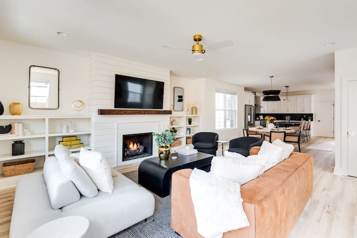 The Ashland House • Spacious Home + Fenced Yard