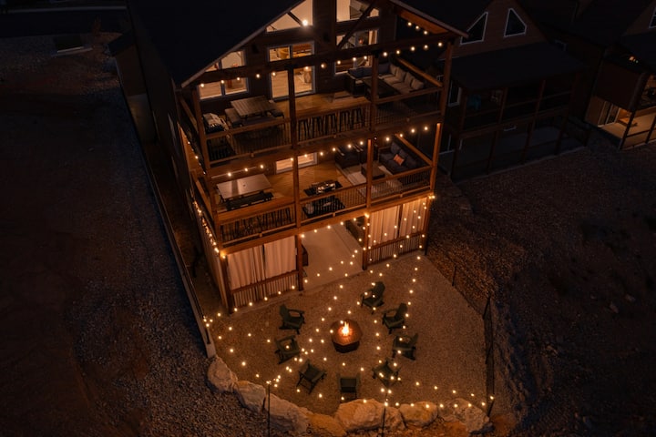 Hot Tub, Movie Theater, Lake Views - Sleeps 24 - 미주리