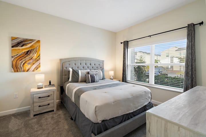 חדר שינה זוגי קווין סייז 4 למטה