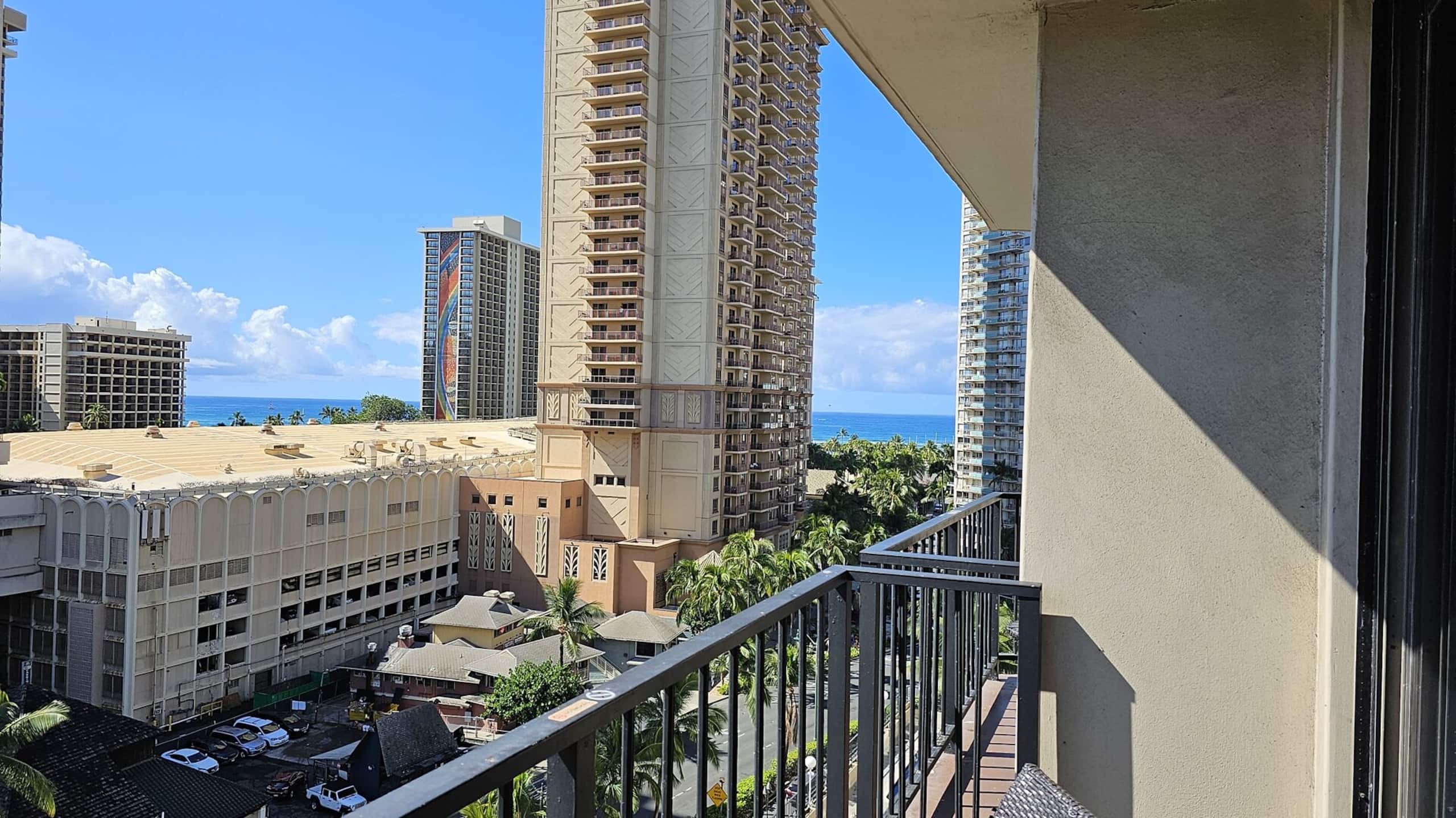 Condo in Honolulu · ★4.73 · 1 bedroom · 2 beds · 1 private bath - Image 6