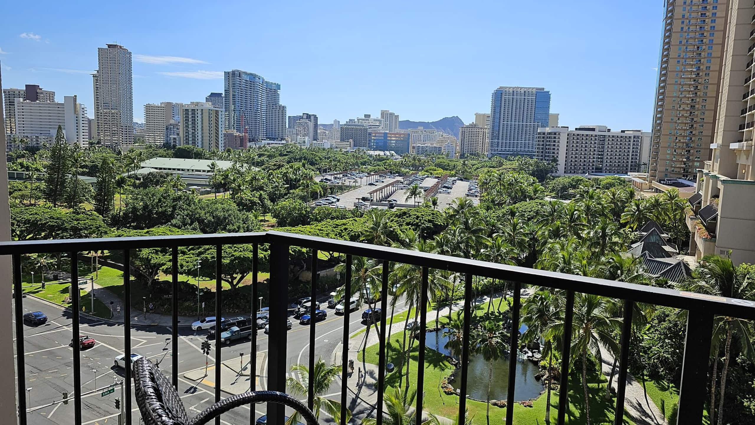 Condo in Honolulu · ★4.73 · 1 bedroom · 2 beds · 1 private bath - Image 7