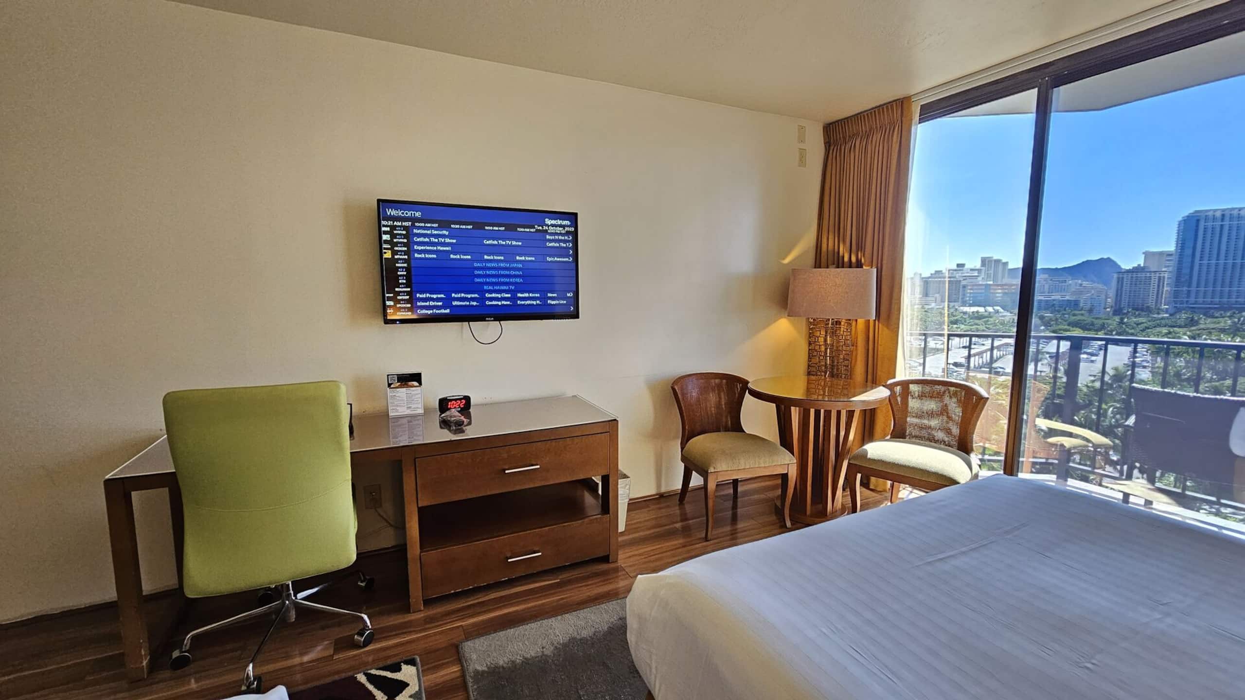Condo in Honolulu · ★4.73 · 1 bedroom · 2 beds · 1 private bath - Image 4