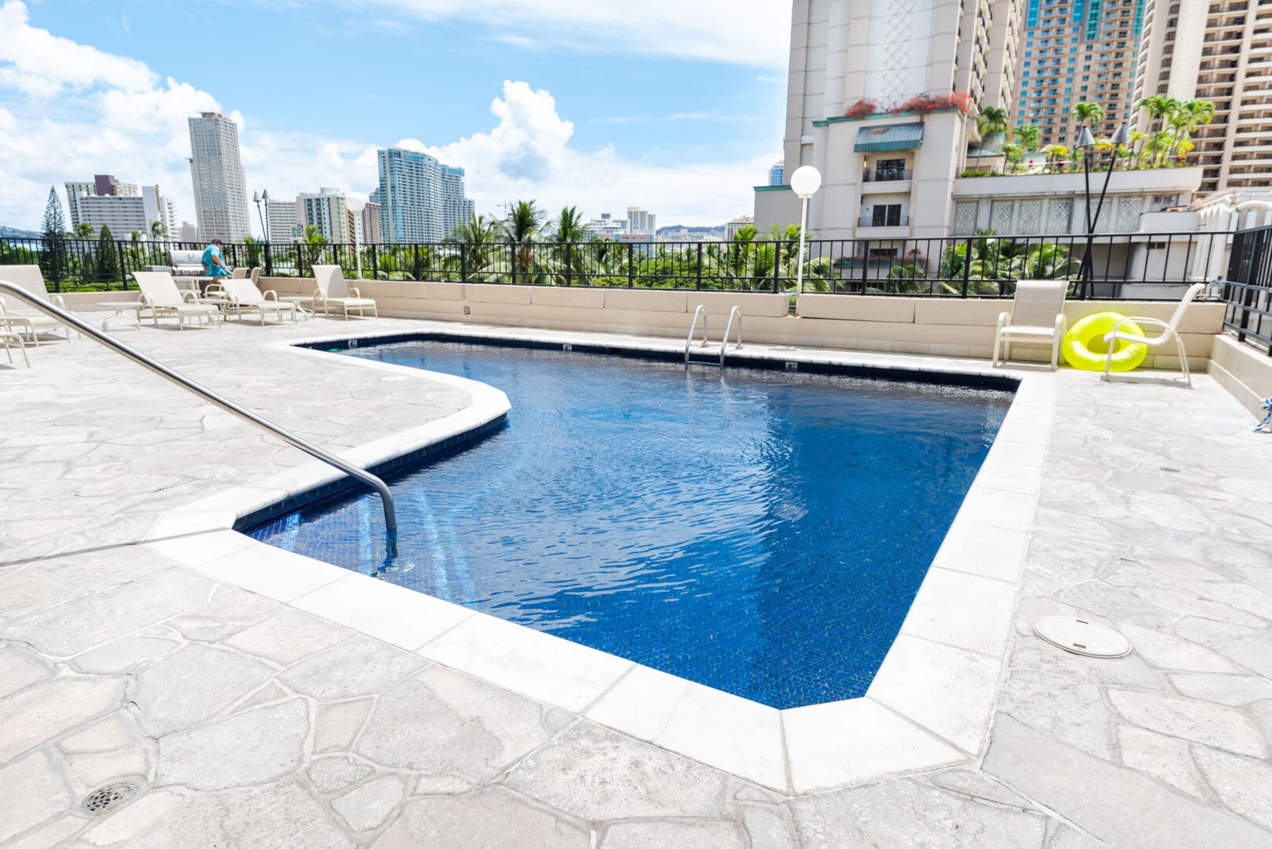 Condo in Honolulu · ★4.73 · 1 bedroom · 2 beds · 1 private bath - Image 12