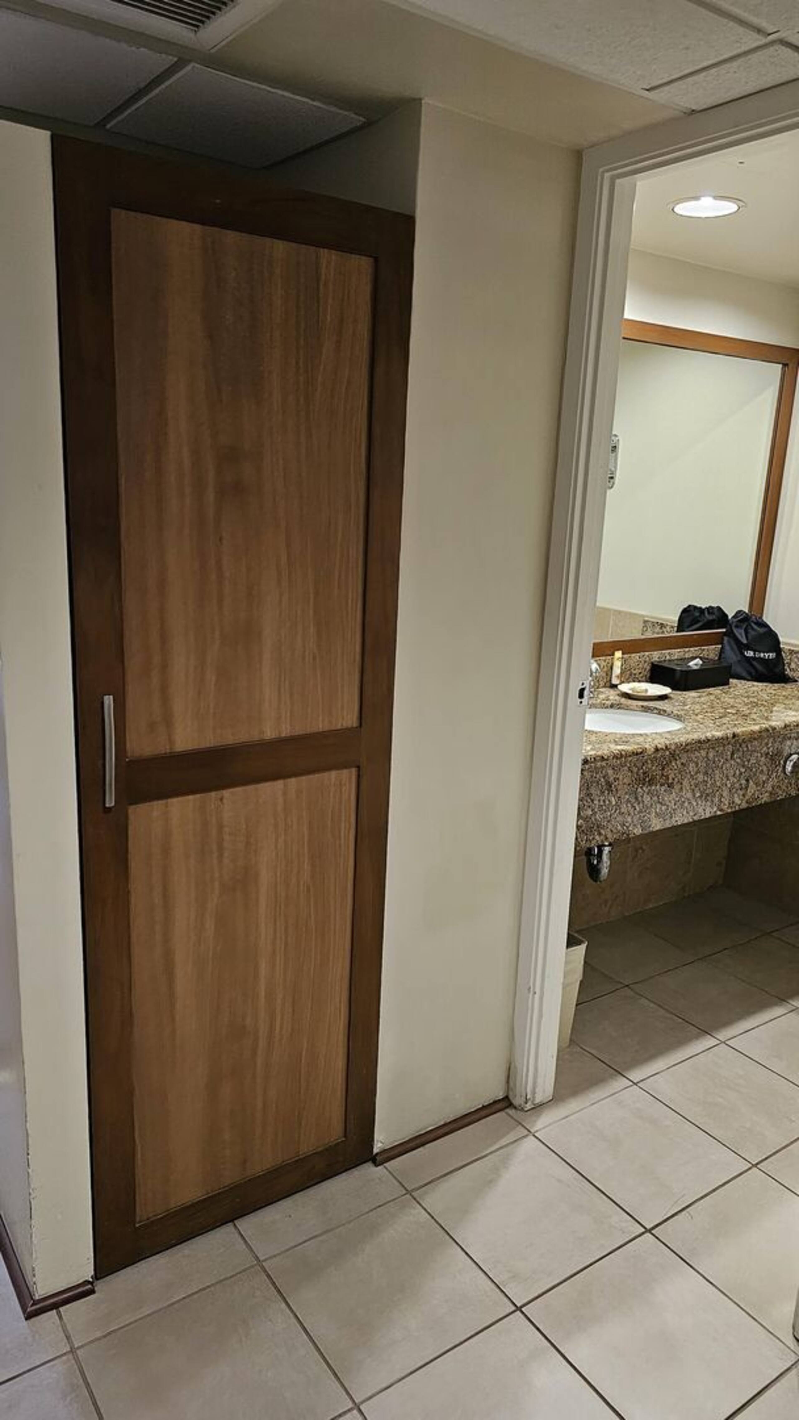Condo in Honolulu · ★4.73 · 1 bedroom · 2 beds · 1 private bath - Image 9