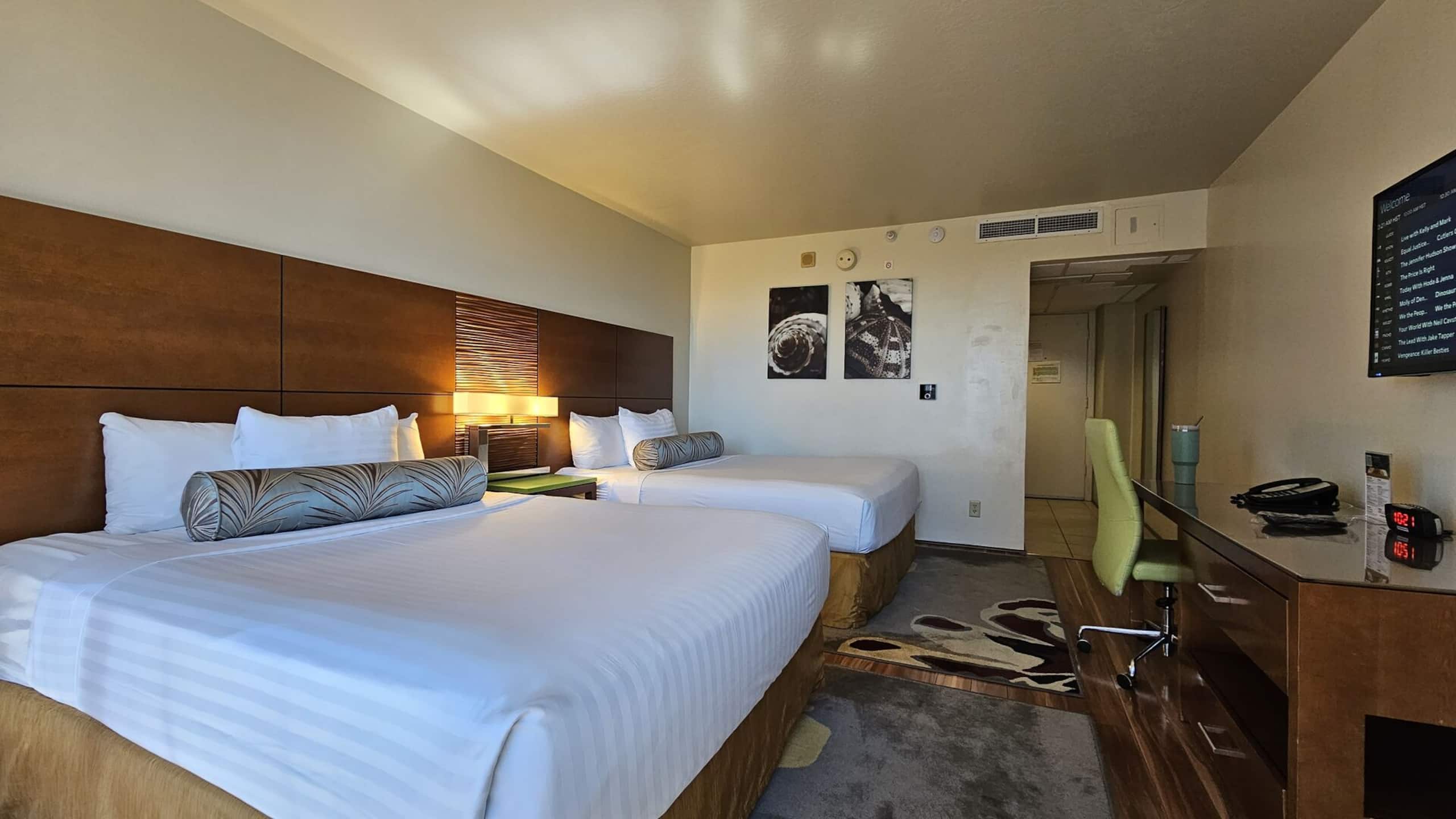 Condo in Honolulu · ★4.73 · 1 bedroom · 2 beds · 1 private bath - Image 2