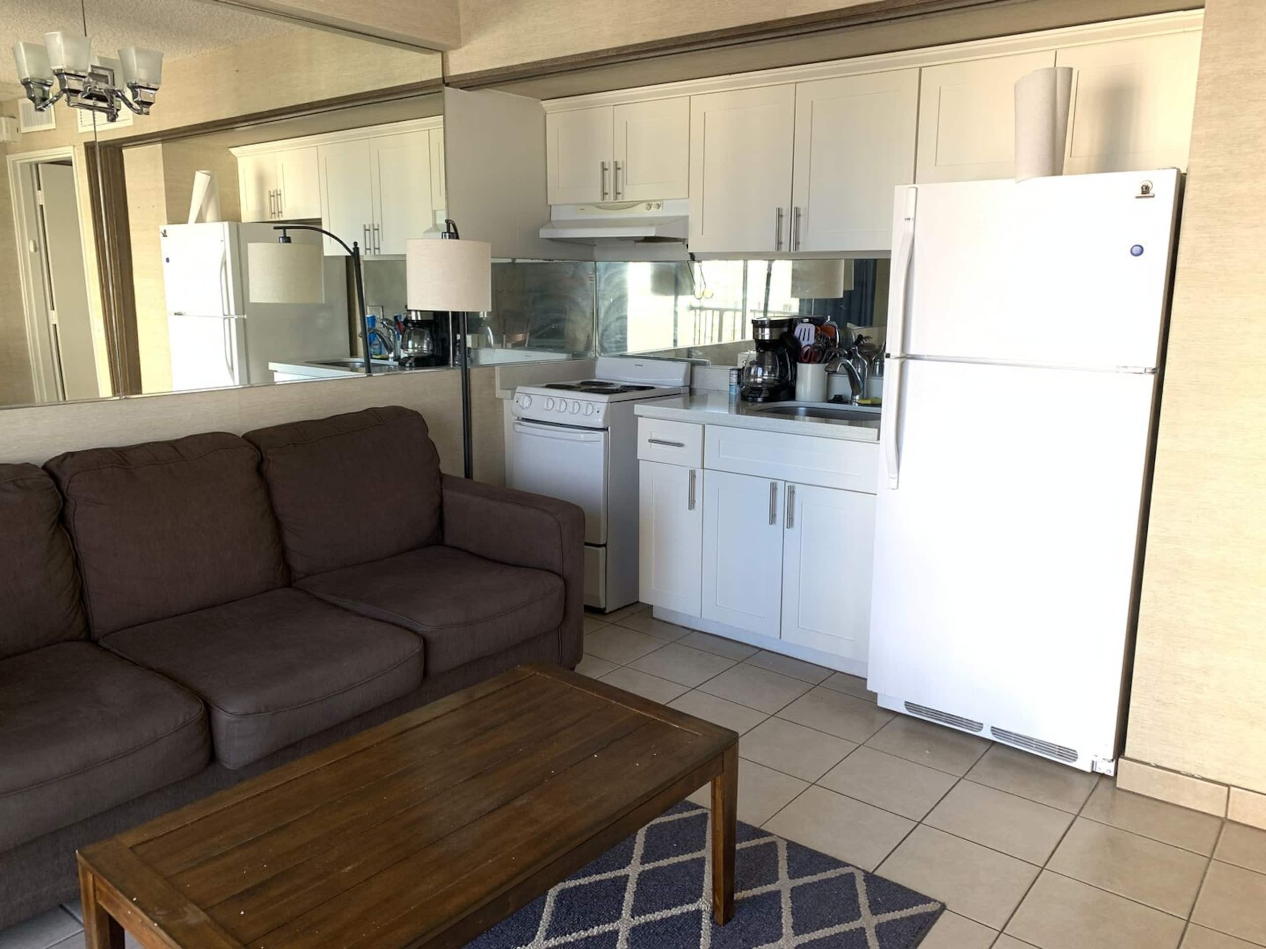 Condo in Honolulu · ★4.7 · 1 bedroom · 2 beds · 1 private bath - Image 2