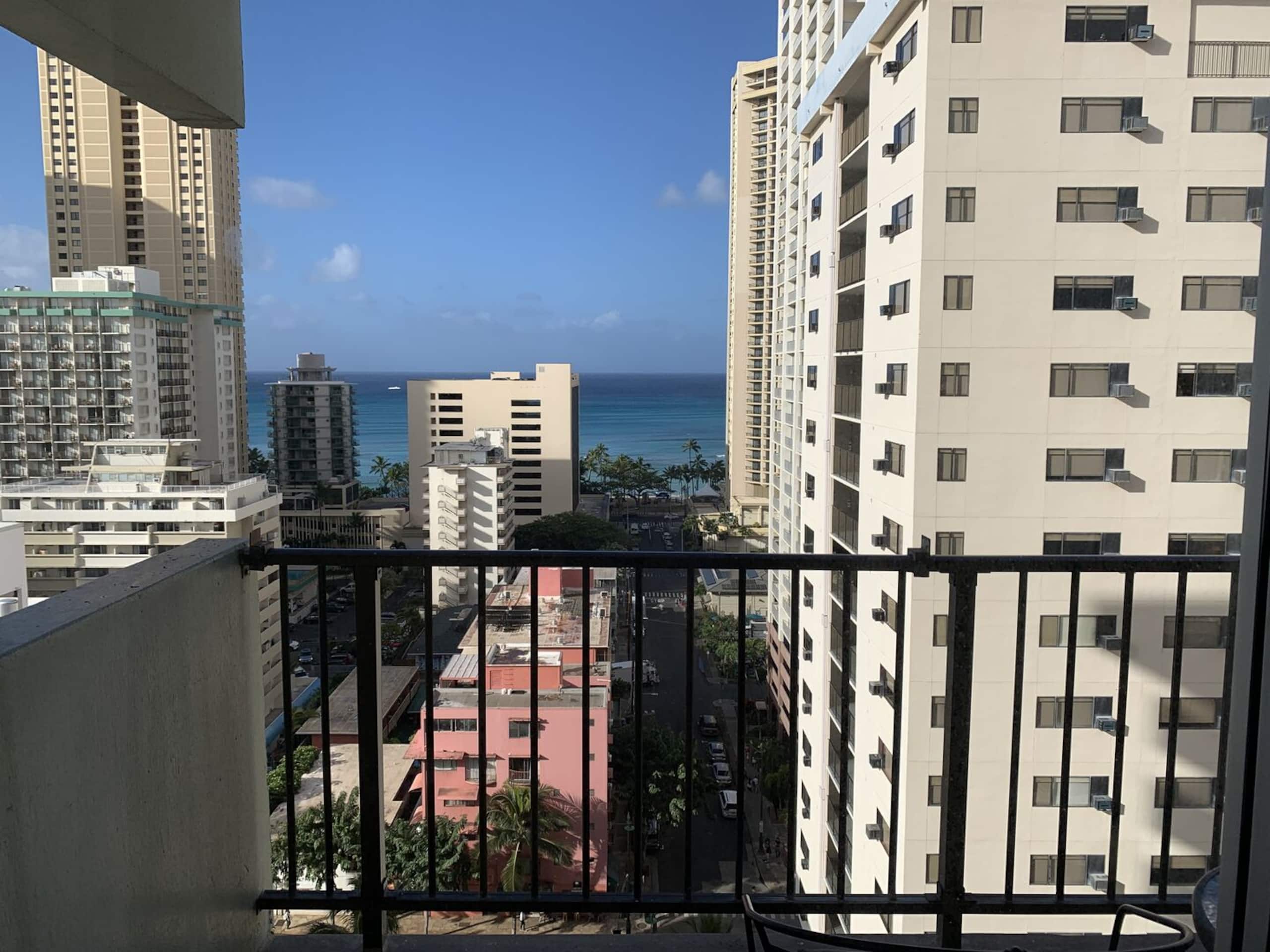 Condo in Honolulu · ★4.7 · 1 bedroom · 2 beds · 1 private bath - Image 3
