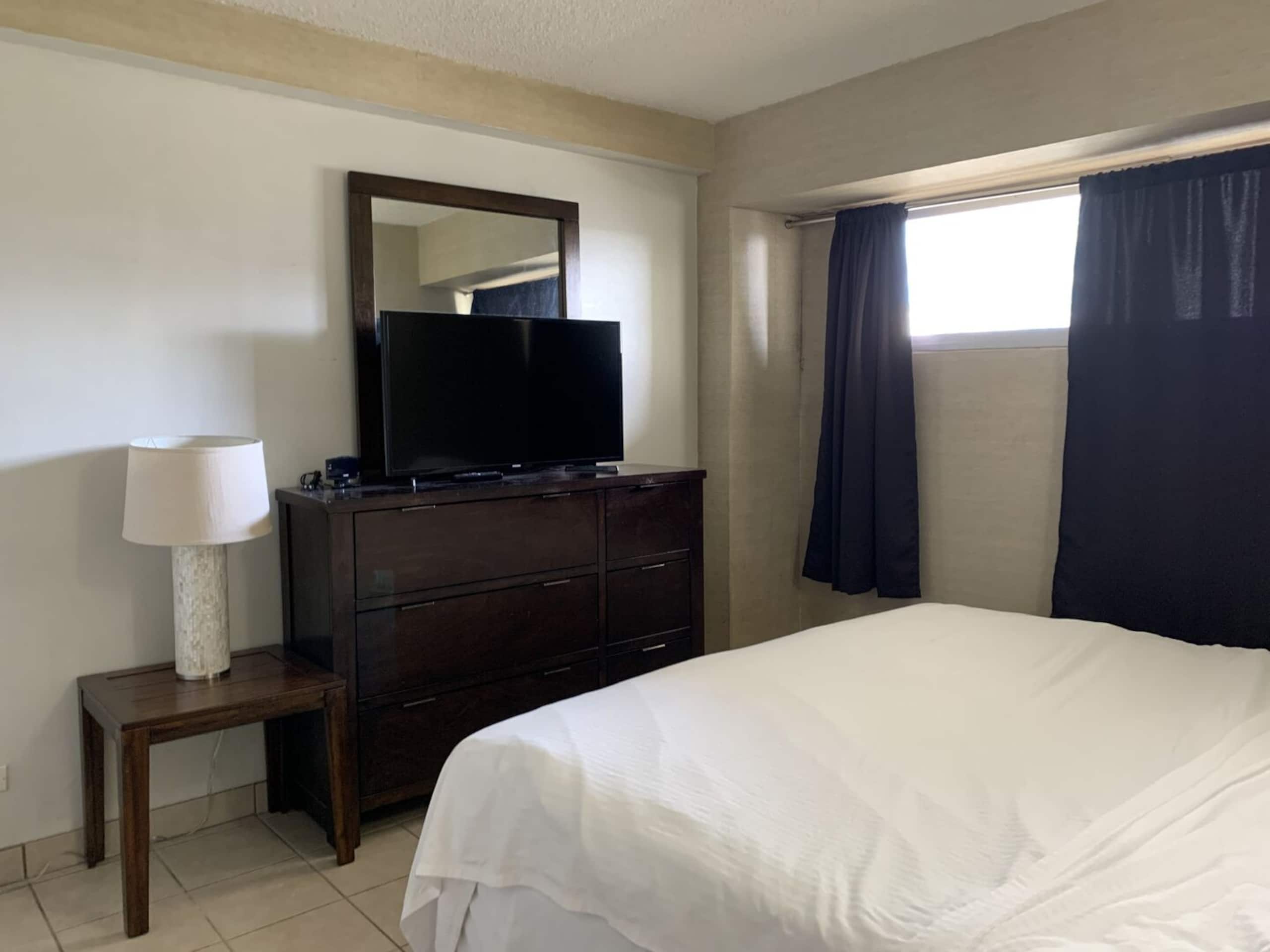 Condo in Honolulu · ★4.7 · 1 bedroom · 2 beds · 1 private bath - Image 7