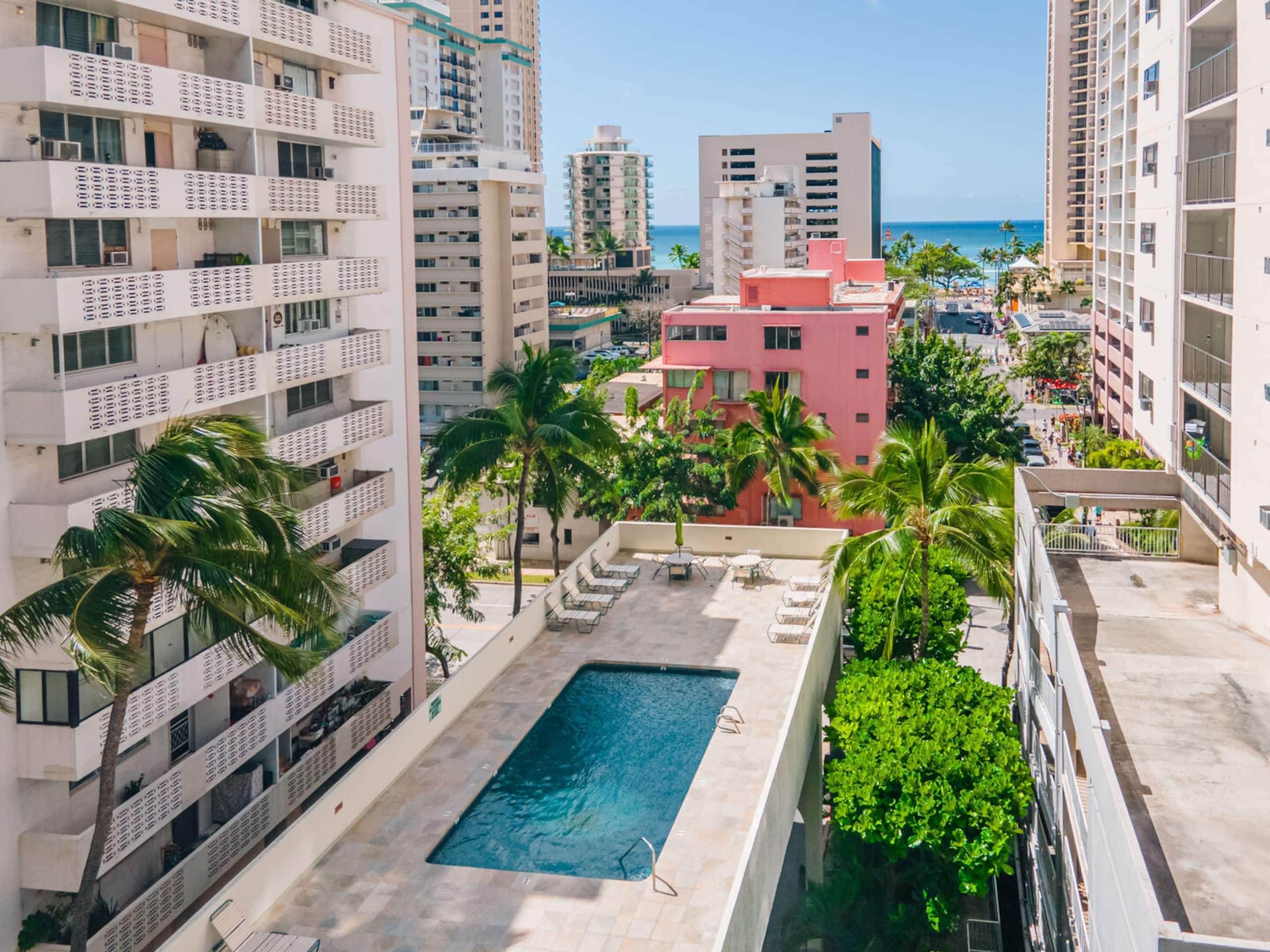 Condo in Honolulu · ★4.7 · 1 bedroom · 2 beds · 1 private bath - Image 14